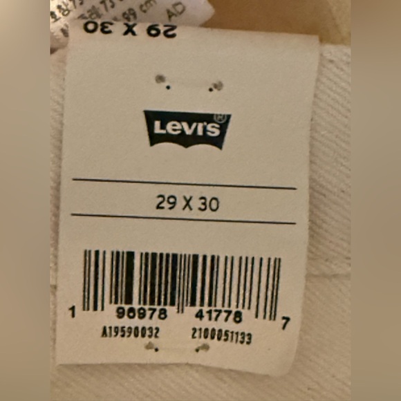 Levis Women's 90s White Jeans, 29”x30” - Picture 8 of 11